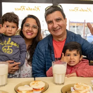 familia en el kiosko roca